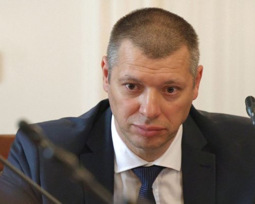 ПП-ДБ търси подписи за освобождаването на шефа на Антикорупционната комисия Антон Славчев