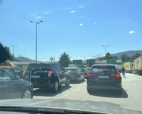 Огромна колона от автомобили се образува на влизане от Гърция в България