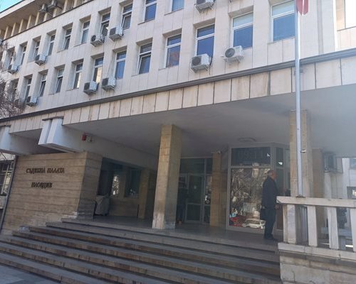 Пиян мъж опита да ухапе полицай пред дискотека