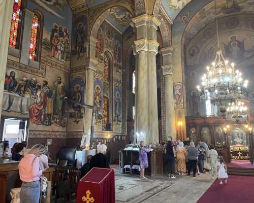 С тържествени литургии и с курбани за здраве в община Разлог се отбеляза Голяма Богородица
