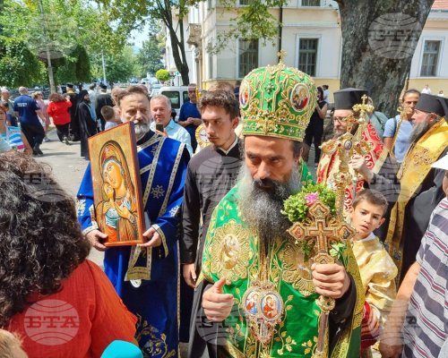 Послания за смирение, покаяние и вяра отправиха духовниците от Българската православна църква на празника Успение на Пресвета Богородица
