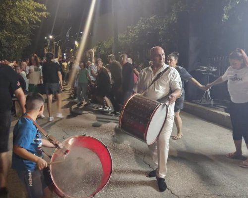 Кукерите в Крупник събраха приятели на бабугерството на голям празник