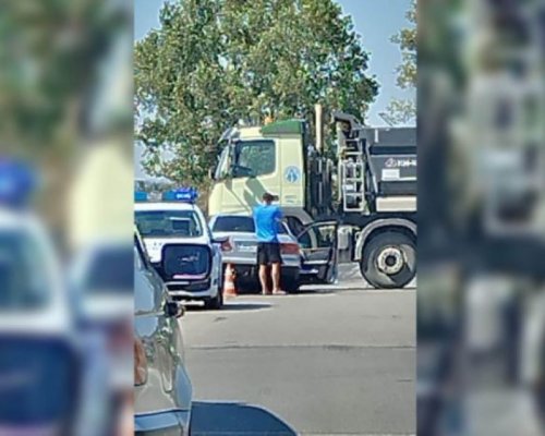 Камион помете кола! Пострадаха пет души, сред тях и три деца