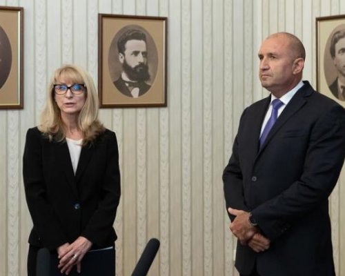 Румен Радев отново отваря домовата книга