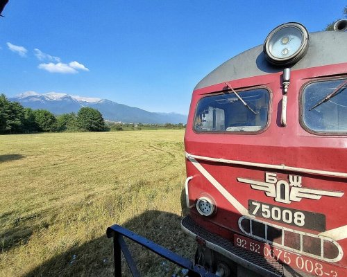 Заради аварии в дизеловите локомотиви на 22 август ще има промени в движението на теснолинейката Септември-Добринище