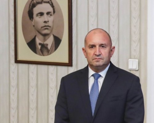 Радев: Политическата криза не е отминала