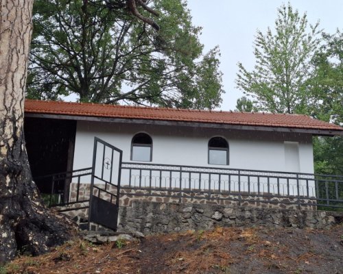 Параклисът  Свети Георги  край с. Гостун е напълно възстановен