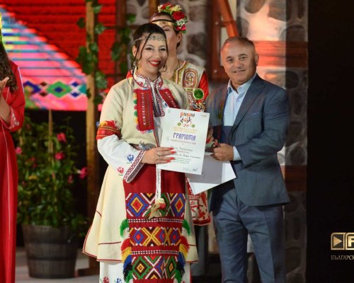 Наградиха най-добрите изпълнения на Пирин Фолк 2024 в препълнения Летен театър на Сандански