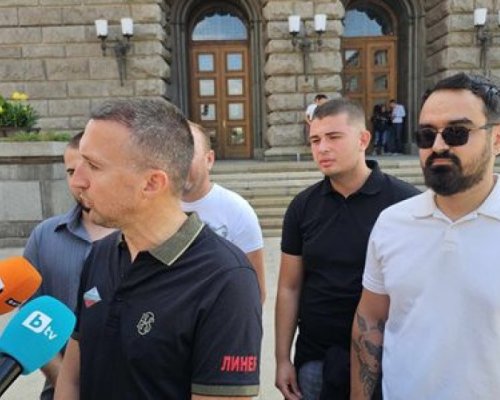 Ревански чакайки за регистрация пред ЦИК  : Има едно ДПС и това е ДПС, начело с Пеевски