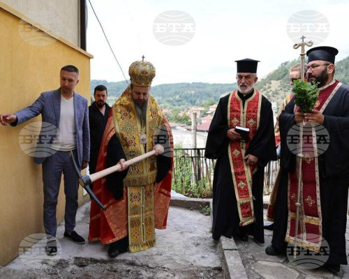 Неврокопският митрополит Серафим даде благословия и сложи начало на изграждане на камбанария към храма в Белица