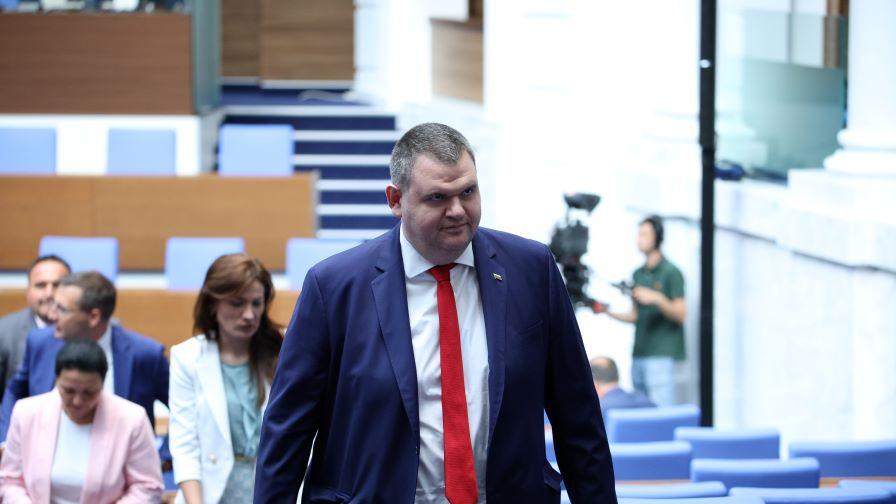 Цветан Василев обвини Пеевски в рекет Цветан Василев обвини Пеевски в рекет