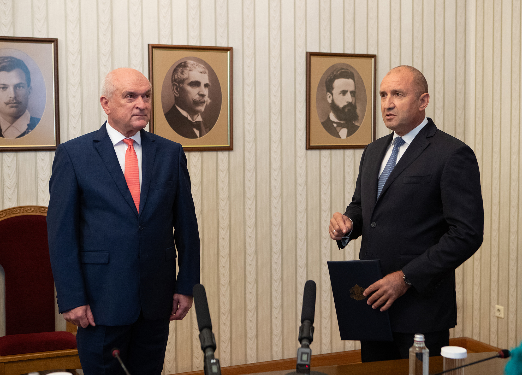 Радев: Очаквам ЦИК да следи за стриктното изпълнение на разпоредбите от Изборния кодекс Радев: Очаквам ЦИК да следи за стриктното изпълнение на разпоредбите от Изборния кодекс
