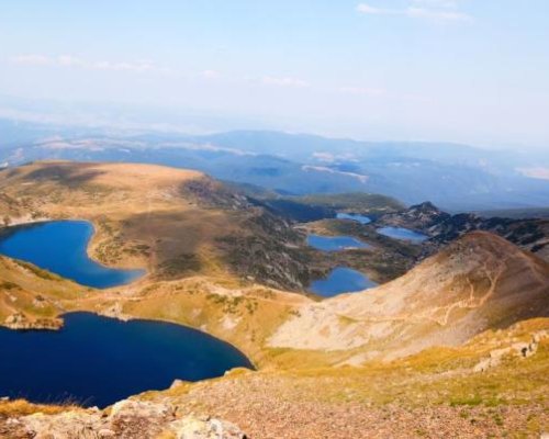 Дрон следи за къпещи се в Седемте рилски езера