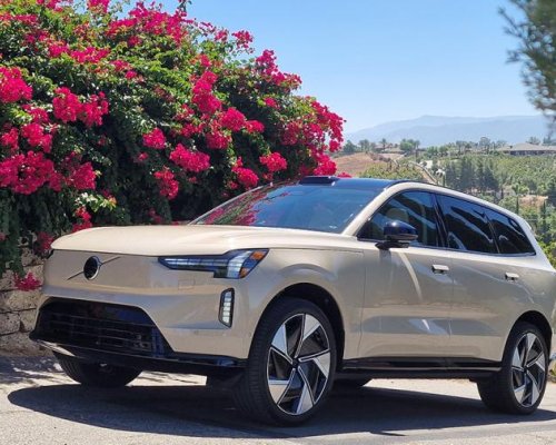 Volvo EX90 e технологичен революционер