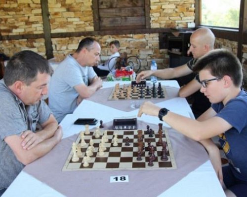Шах фест в Добринище събира майстори от цялата страна