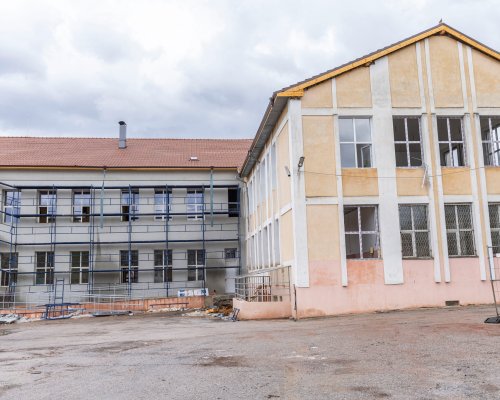 Напредва ремонтът на IV ОУ  Христо Смирненски  в град Петрич