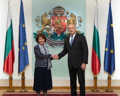Скандал в РСМ: Защо на срещата на Силяновска с Радев липсва флагът на Северна Македония