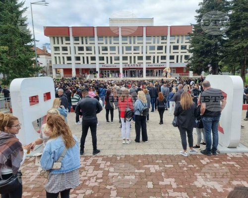 Училище в Кюстендил откри учебната година на нетрадиционно място