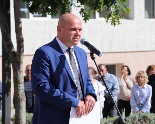 Кметът на община Банско Стойчо Банененски пожела успешна и здрава учебна година на учениците, учителите и родителите