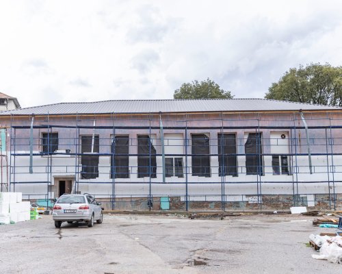 Напредва ремонтът на IV ОУ  Христо Смирненски  в град Петрич