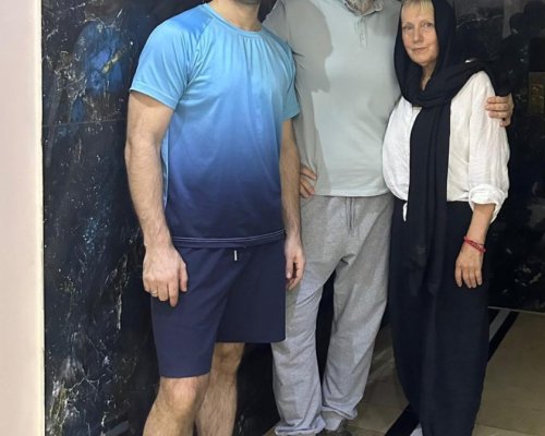 Елена Йончева се срещна с двамата български моряци от кораба Галакси Лийдър