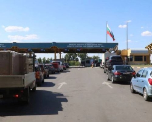Интензивен трафик в страната в първия от трите почивни дни