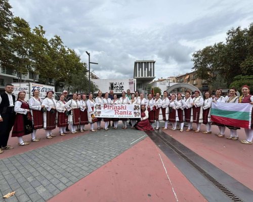 Разложките танцьори пренесоха пиринския дух в Испания