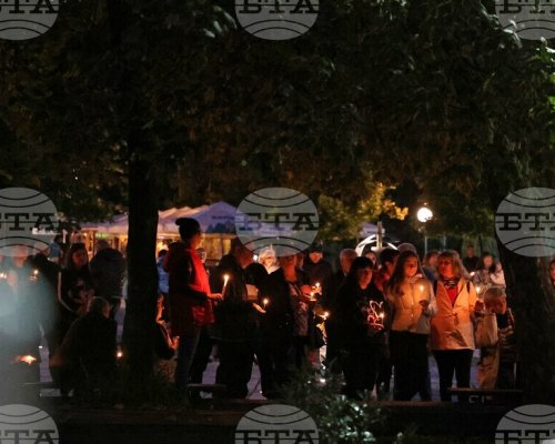 Стотици хора се събраха на площада в Разлог, където почетоха загиналия пилот капитан Венцислав Дункин