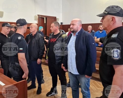 Съдът отложи мярката за задържане на кмета на Минерални бани Мюмюн Искендер, което доведе до протест пред следствения арест в Хасково