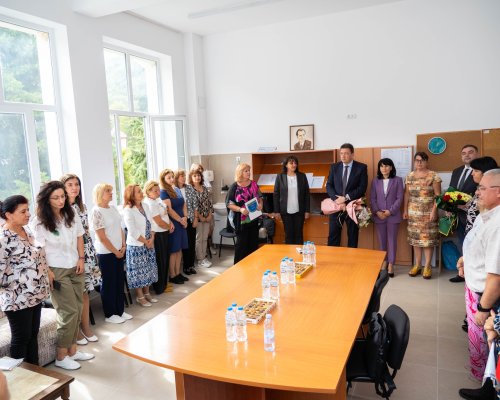 Плакети за принос в развитието на образованието в община Петрич получиха трима директори на училища