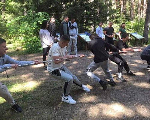 Скално катерене, дърпане на въже и още много игри в Банско
