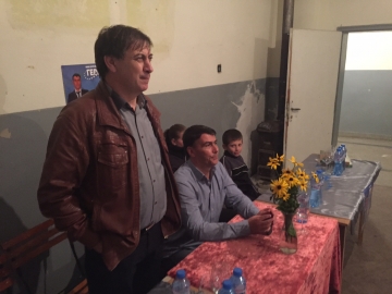 Кандидатът на ГЕРБ за кмет на село Еленово Чанко Чанев и водачът на листата за общински съветници Йордан Андонов се срещнаха с жителите на село Еленово