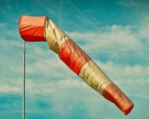 Опасното време продължава: Обявиха оранжев и жълт код за вятър!