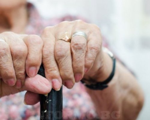300 жени и 96 мъже са столетници в България, най-много са в София