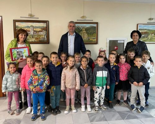 Децата от ОДЗ Елиза Астинова в Разлог представиха рисунките си в конкурса Моят роден край