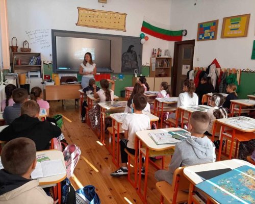 Урок по родолюбие за ученици в Банско, посветен на исторически събития