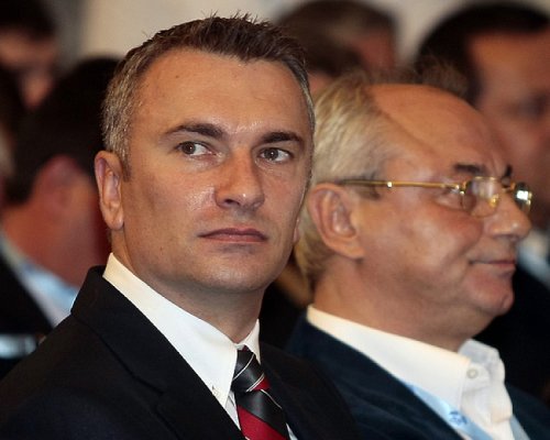 Депутатът Джейхан Ибрямов задържан. Претърсват имотите му