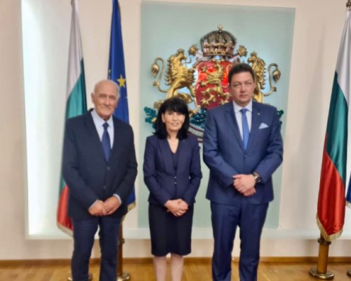 Президентът Румен Радев награди двама учени