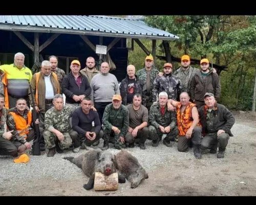Наслука: Ловците от Садово отстреляха глиган за старта на ловния сезон