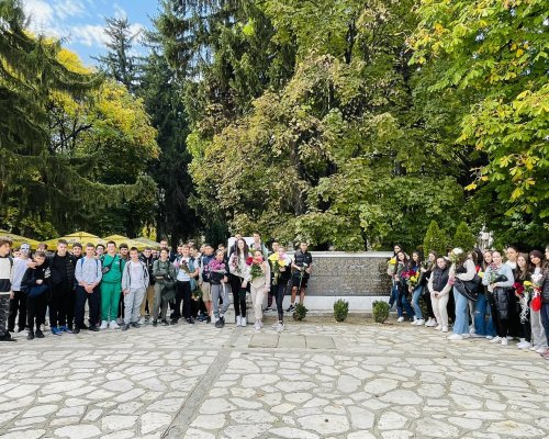 Осинови паметник е поредната инициатива по повод Празника на Разлог
