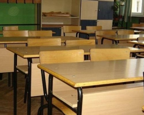 Учител издевателства над ученик и неговата майка