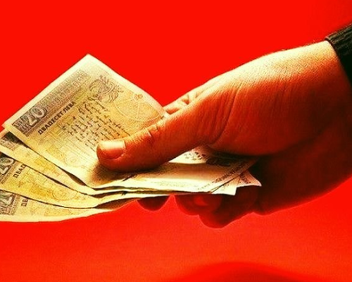 1077 лв. минимална заплата за 2025 година
