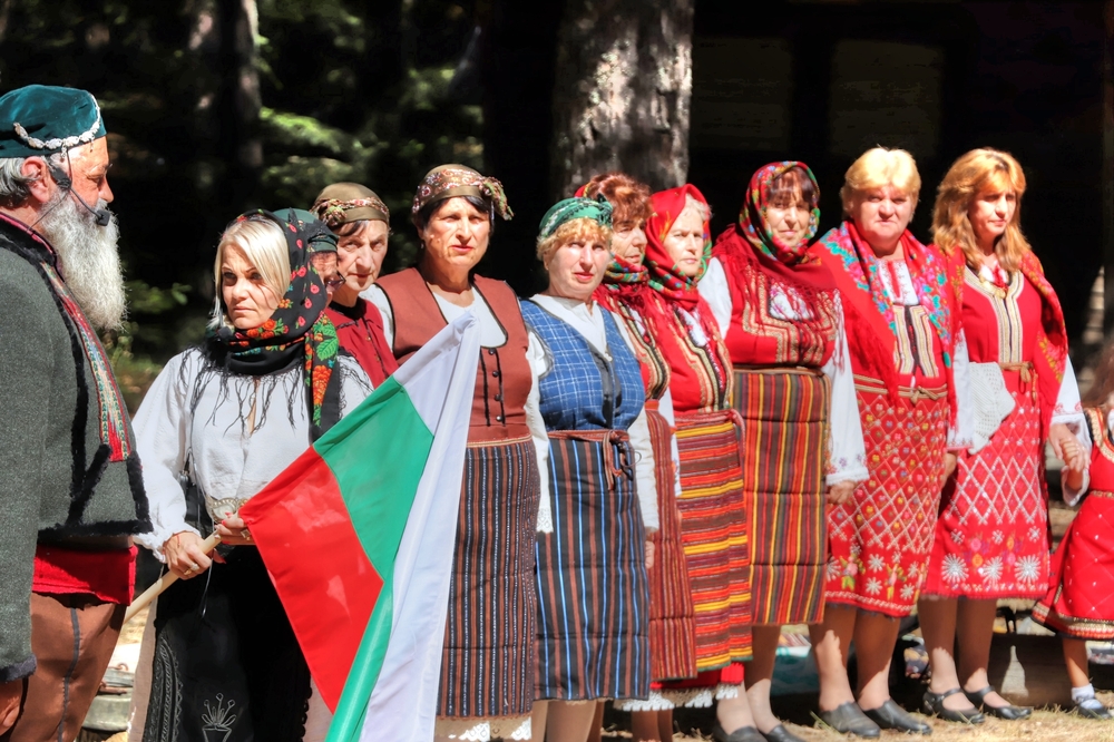 За народните песни за герои като Гоце Делчев или как фолклорната музика не познава граници