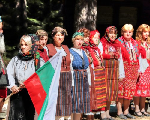 За народните песни за герои като Гоце Делчев или как фолклорната музика не познава граници