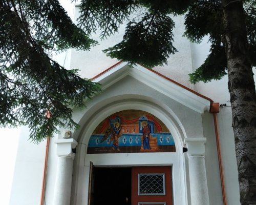 Откриват скулптура на Света Богородица с Младенеца в Разлог