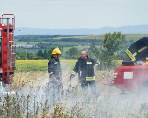 Пожар лумна между петричките села Кавракирово и Михнево