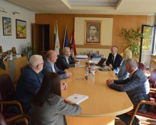 Кмет и синдикати подписаха Колективен трудов договор в сферата на здравеопазването в Благоевград