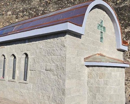 Сред красотата на природата: Тържествено освещаване на параклис на Коматинските скали