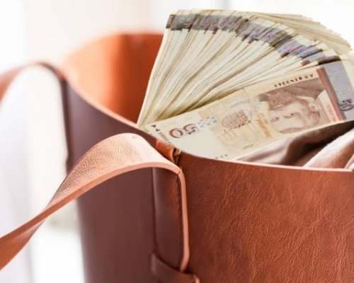 СКАНДАЛНИ ХАРЧОВЕ: Държавно дружество пръскало пачки за бижута, дрехи и козметика!