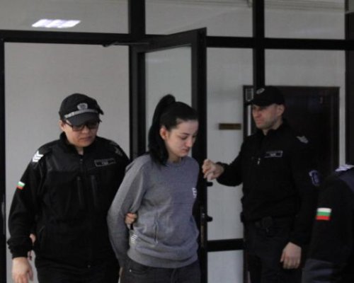 ВАС поряза мераците на уволнената полицайка от с. Баня спипана с дрога, да се върне на работа
